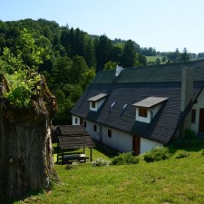 Dom latem